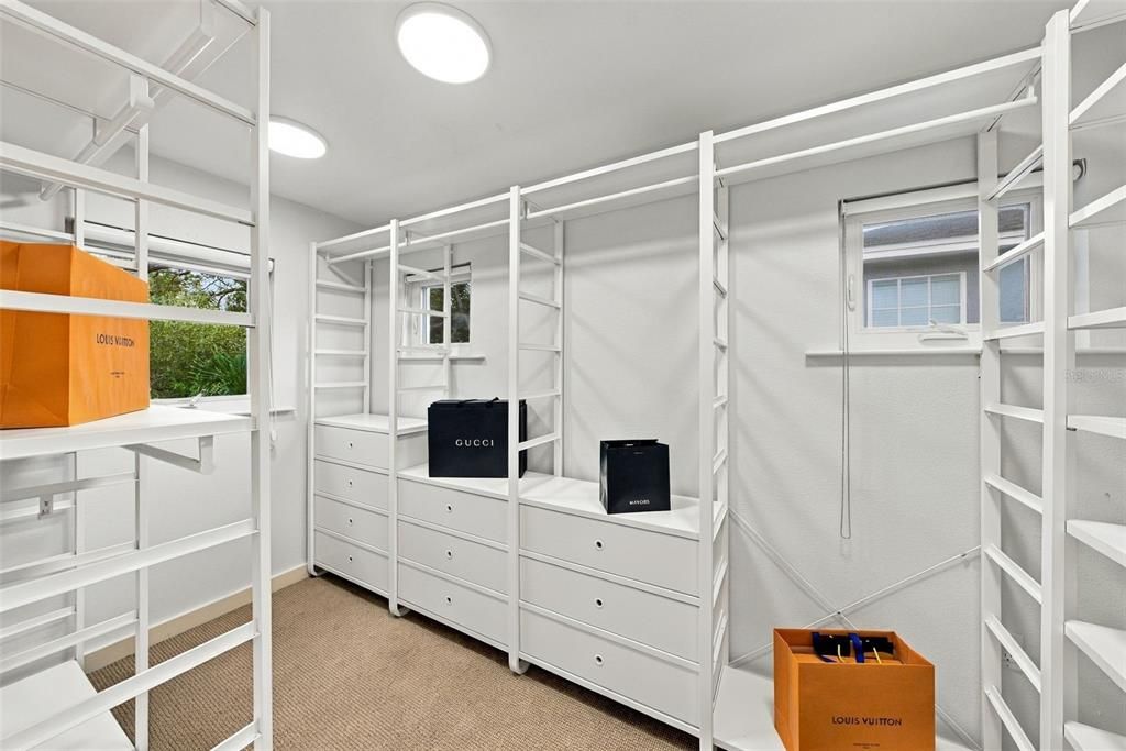 Activo con contrato: $1,599,000 (4 camas, 3 baños, 3264 Pies cuadrados)