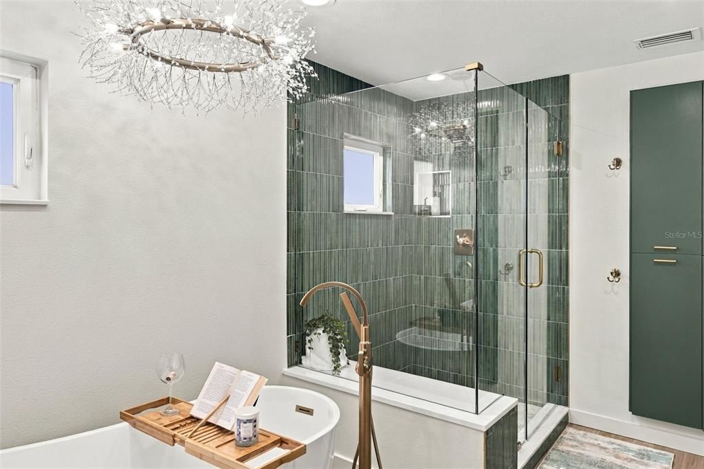 Activo con contrato: $1,599,000 (4 camas, 3 baños, 3264 Pies cuadrados)