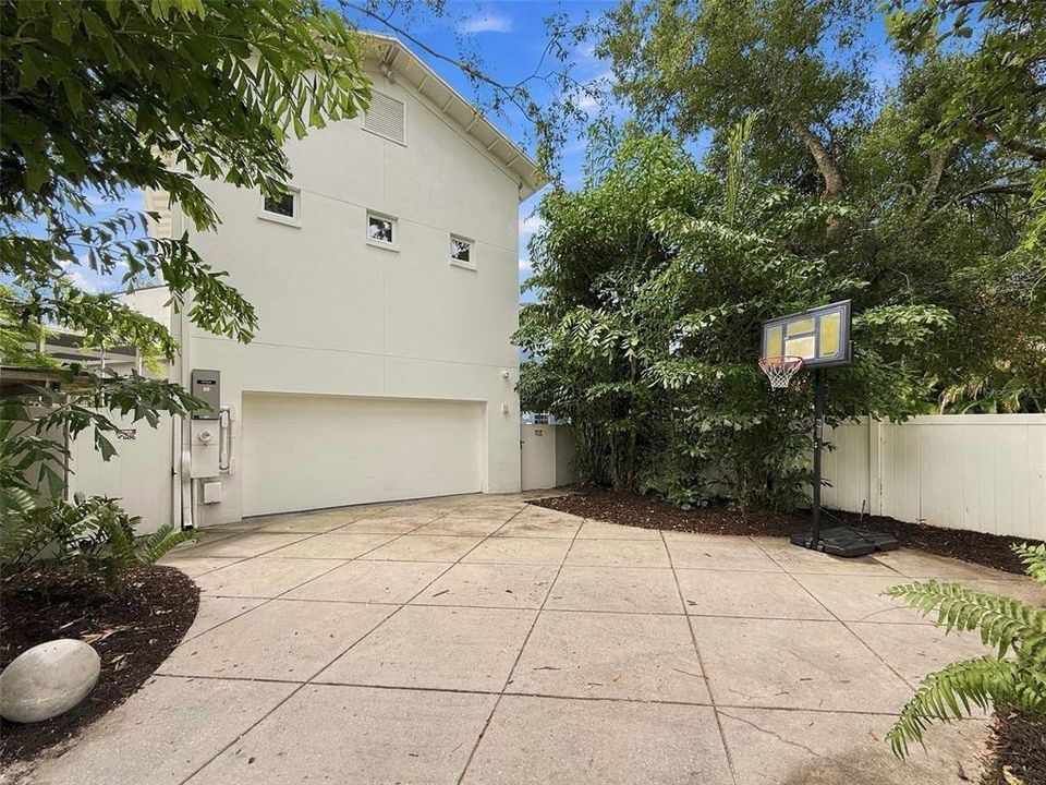 Activo con contrato: $1,599,000 (4 camas, 3 baños, 3264 Pies cuadrados)