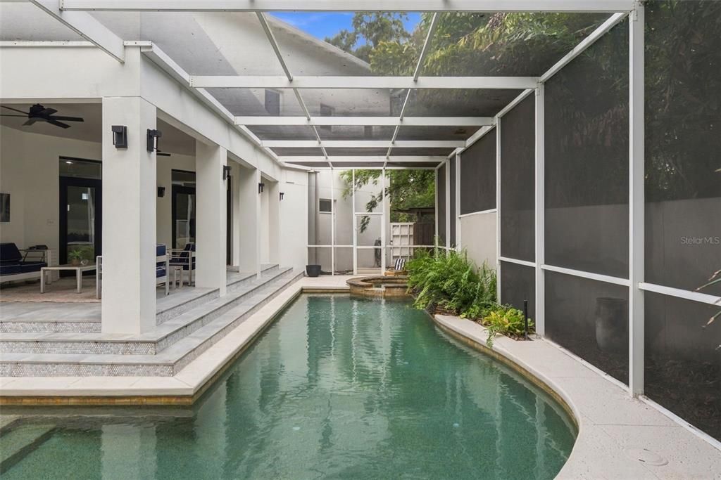 Activo con contrato: $1,599,000 (4 camas, 3 baños, 3264 Pies cuadrados)