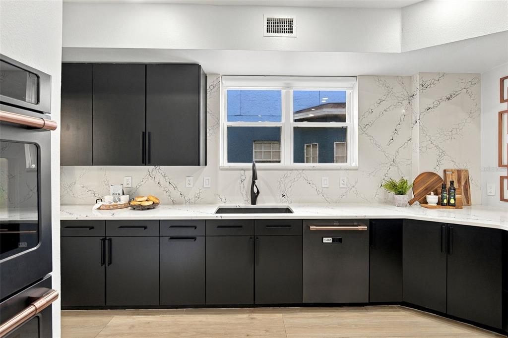 Activo con contrato: $1,599,000 (4 camas, 3 baños, 3264 Pies cuadrados)