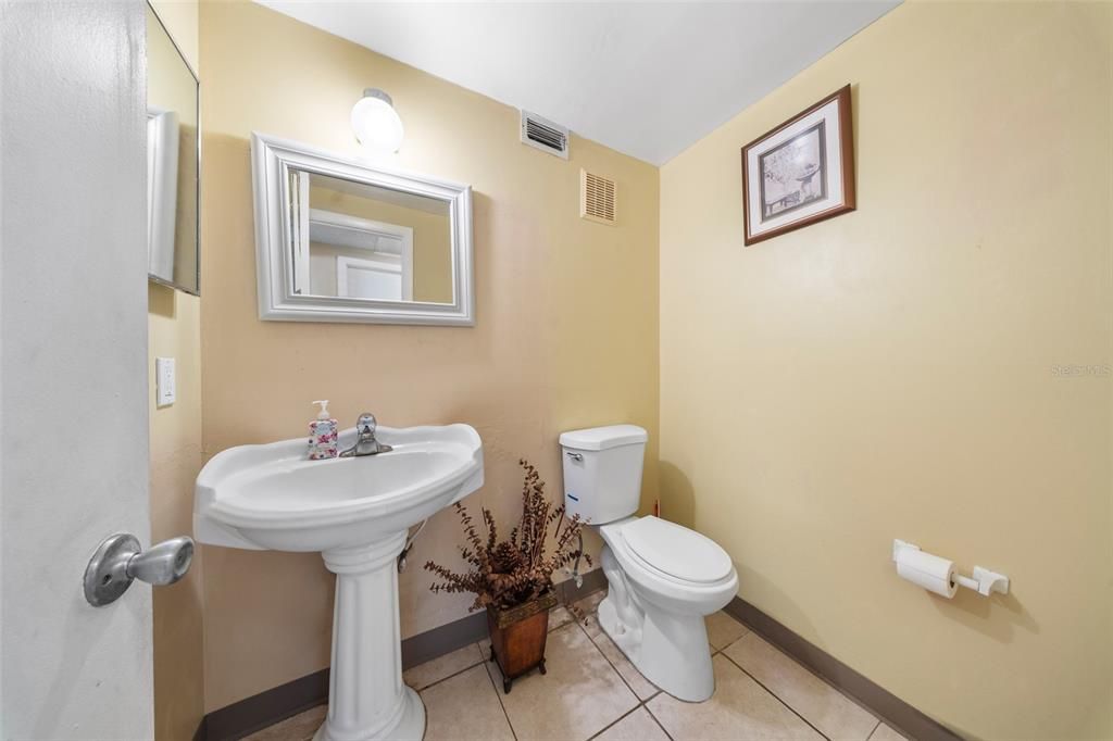 En Venta: $490,000 (5 camas, 2 baños, 2400 Pies cuadrados)