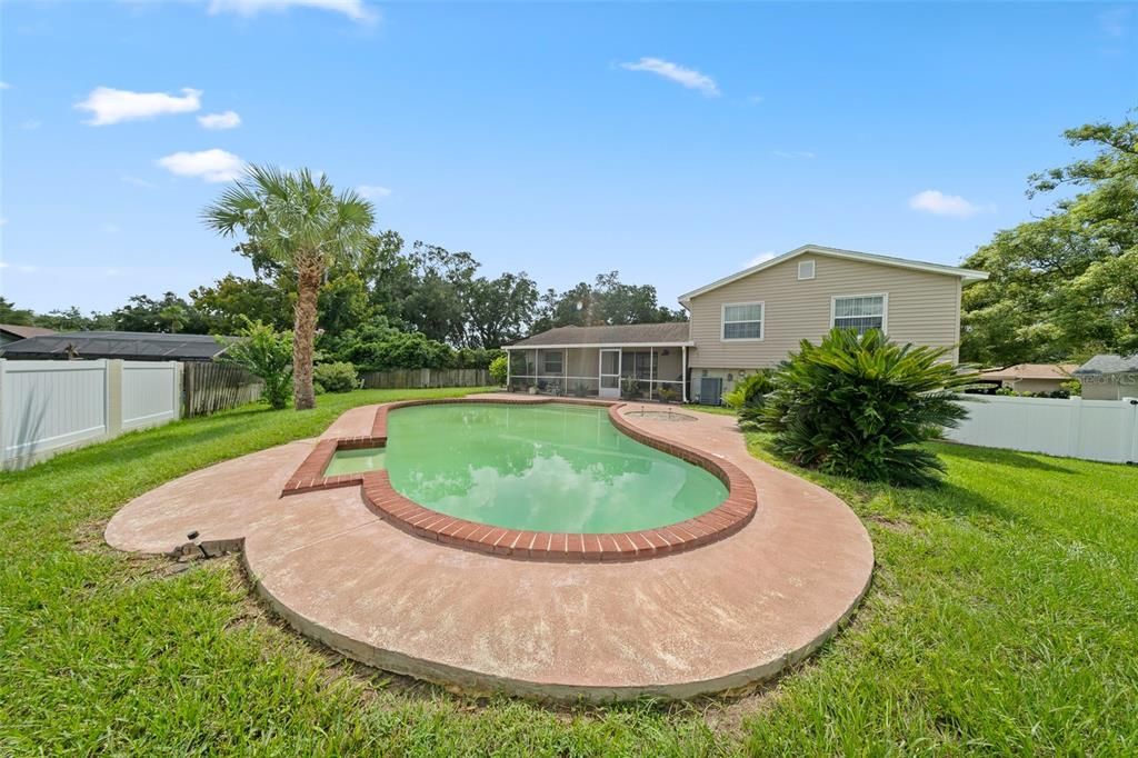 En Venta: $490,000 (5 camas, 2 baños, 2400 Pies cuadrados)