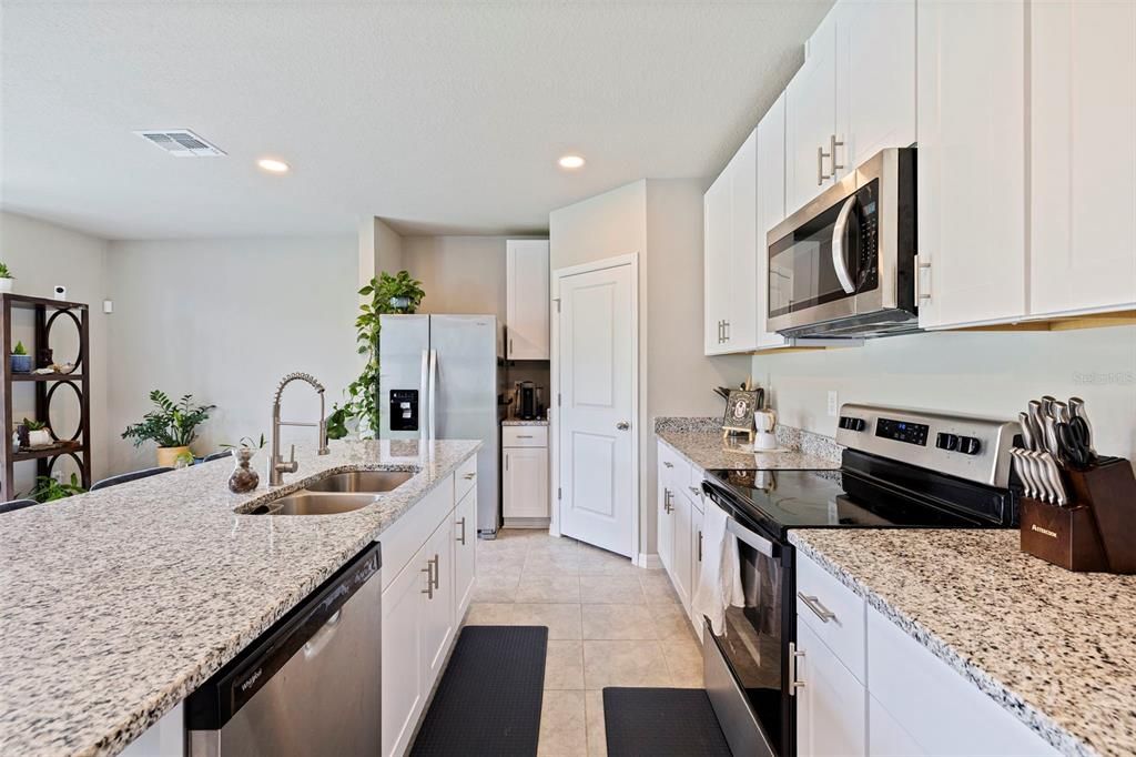 For Rent: $2,650 (3 beds, 2 baths, 1968 Square Feet)