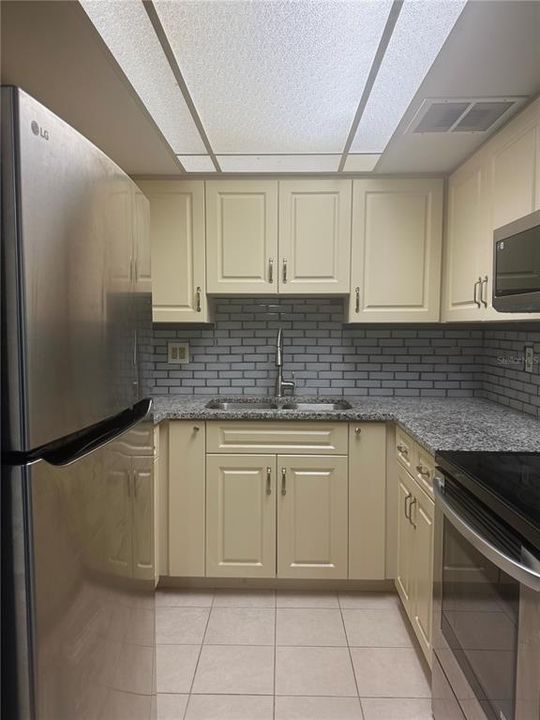 For Sale: $74,900 (1 beds, 1 baths, 672 Square Feet)