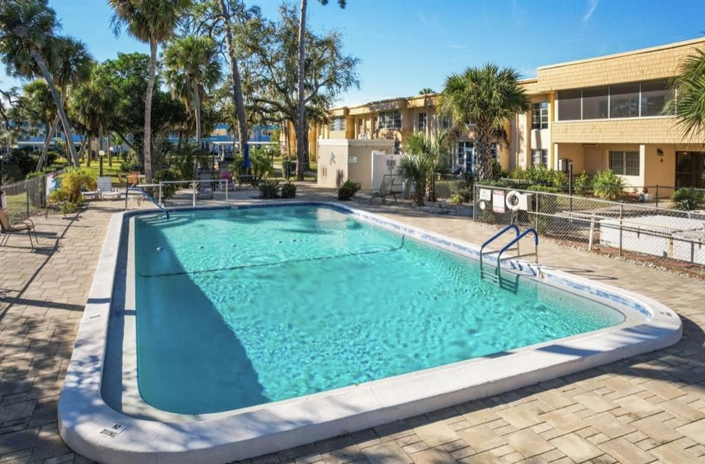 For Sale: $74,900 (1 beds, 1 baths, 672 Square Feet)