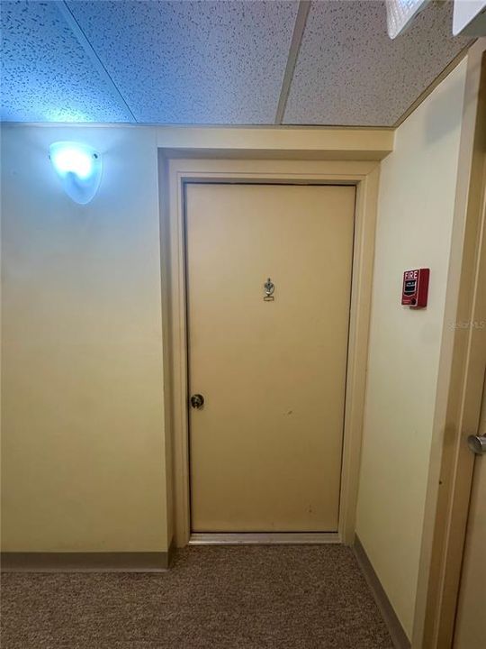 For Sale: $74,900 (1 beds, 1 baths, 672 Square Feet)