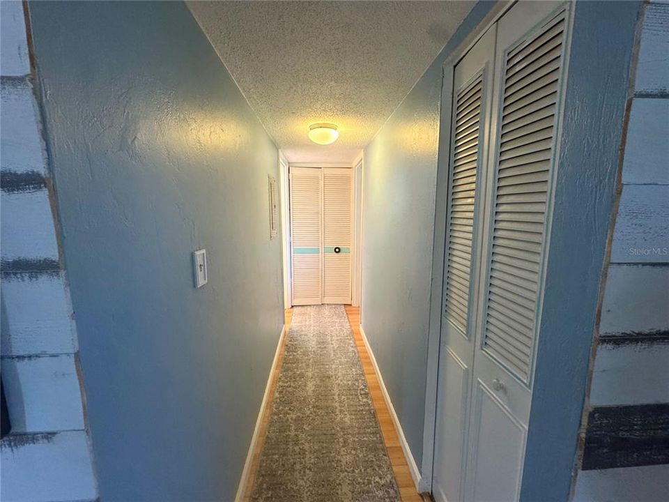For Sale: $74,900 (1 beds, 1 baths, 672 Square Feet)
