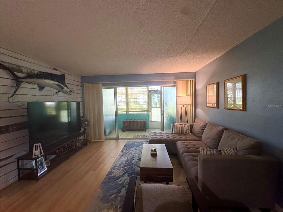 For Sale: $74,900 (1 beds, 1 baths, 672 Square Feet)