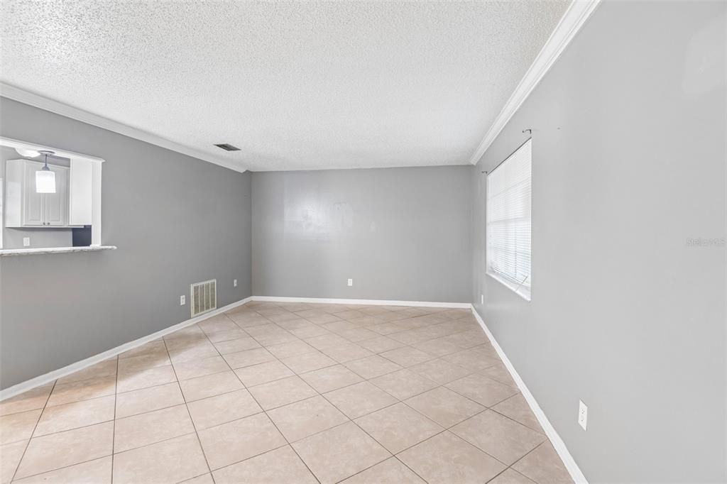 For Sale: $190,000 (3 beds, 1 baths, 943 Square Feet)