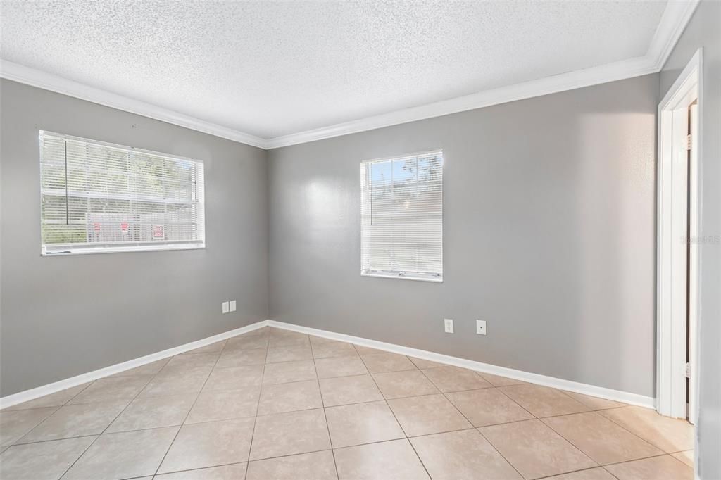For Sale: $190,000 (3 beds, 1 baths, 943 Square Feet)