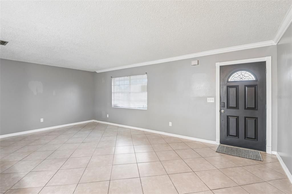 For Sale: $190,000 (3 beds, 1 baths, 943 Square Feet)
