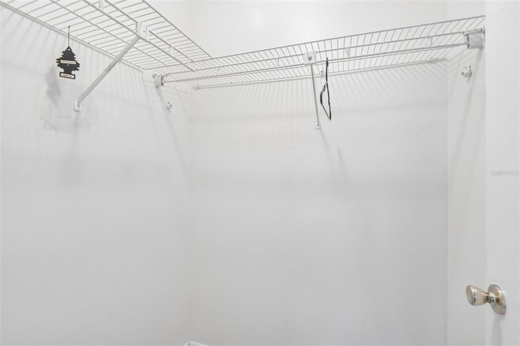 For Sale: $190,000 (3 beds, 1 baths, 943 Square Feet)
