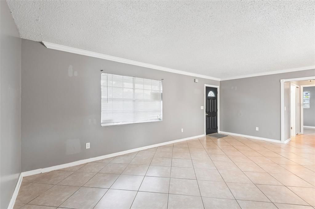 For Sale: $190,000 (3 beds, 1 baths, 943 Square Feet)