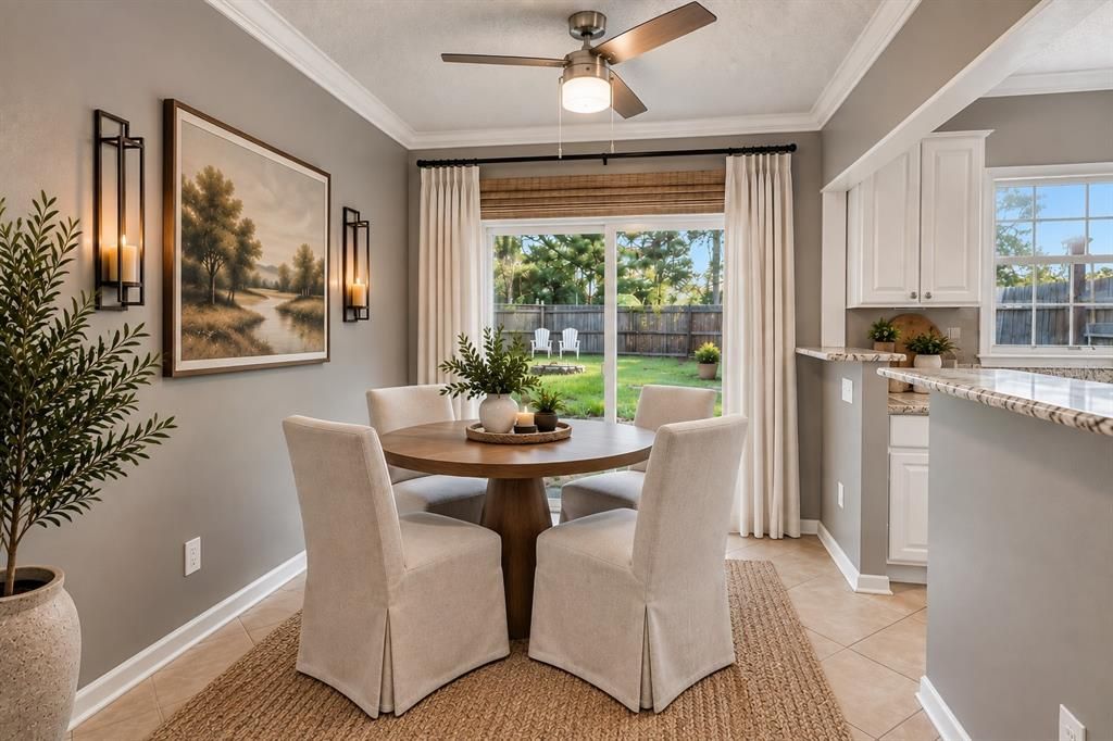 For Sale: $190,000 (3 beds, 1 baths, 943 Square Feet)