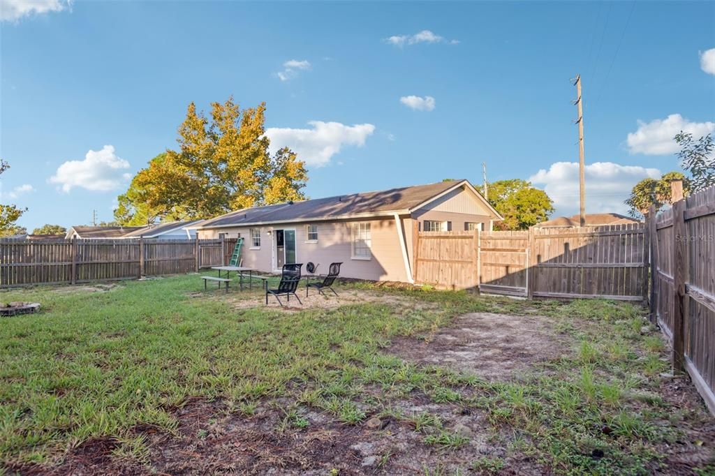 For Sale: $190,000 (3 beds, 1 baths, 943 Square Feet)