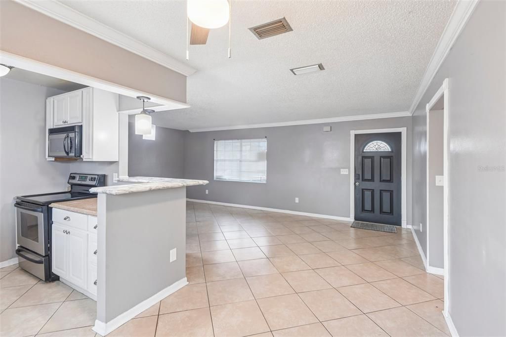 For Sale: $190,000 (3 beds, 1 baths, 943 Square Feet)
