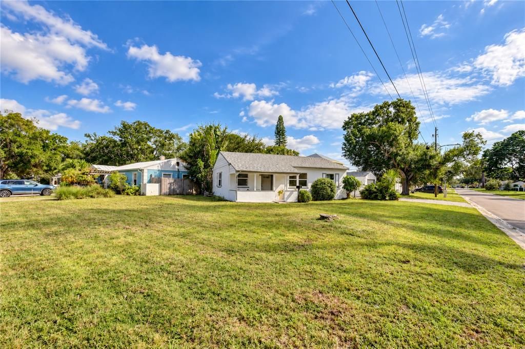 На продажу: $375,000 (3 спален, 1 ванн, 890 Квадратных фут)