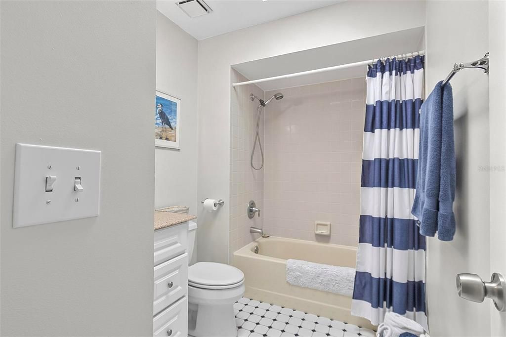 : $595,000 (3 спален, 2 ванн, 1732 Квадратных фут)