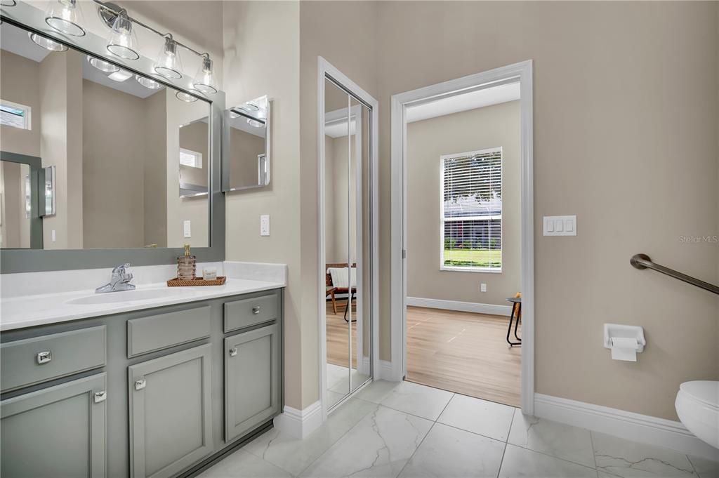 For Sale: $325,000 (2 beds, 2 baths, 1918 Square Feet)