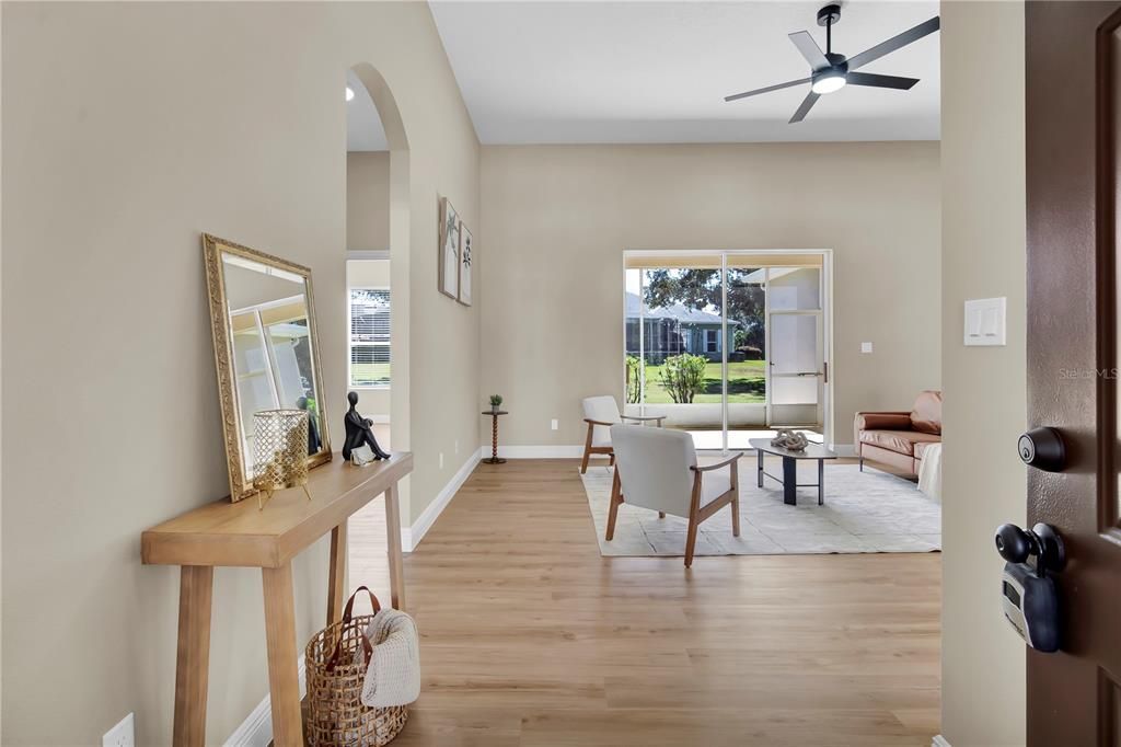 For Sale: $325,000 (2 beds, 2 baths, 1918 Square Feet)