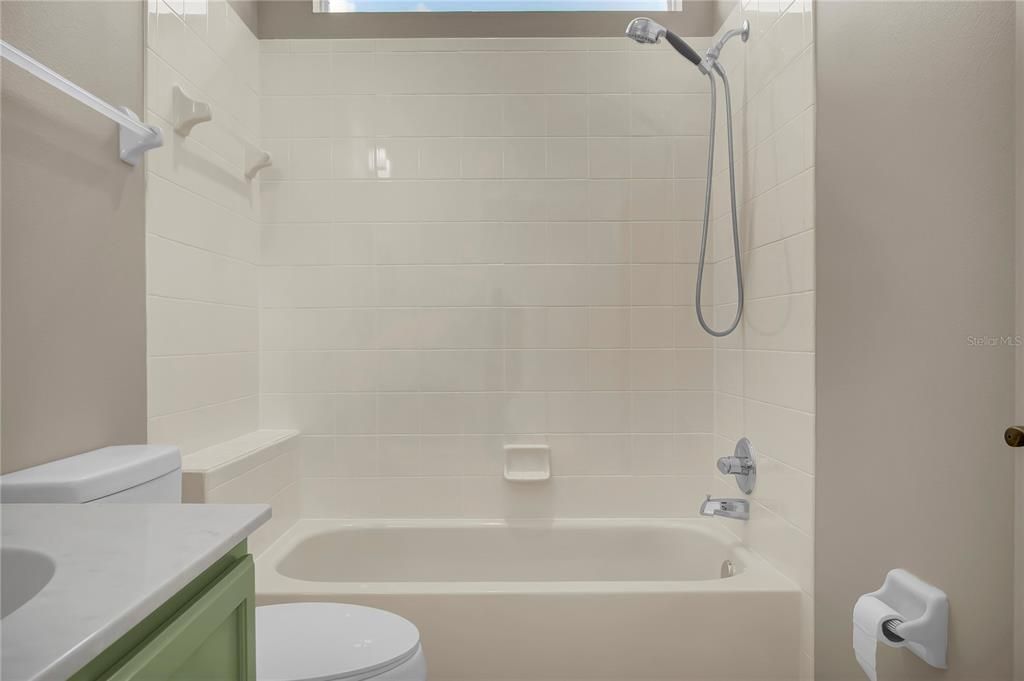 For Sale: $325,000 (2 beds, 2 baths, 1918 Square Feet)