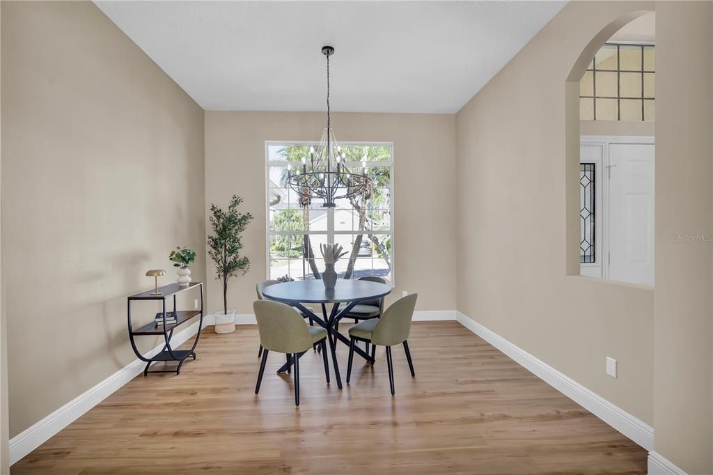 For Sale: $325,000 (2 beds, 2 baths, 1918 Square Feet)