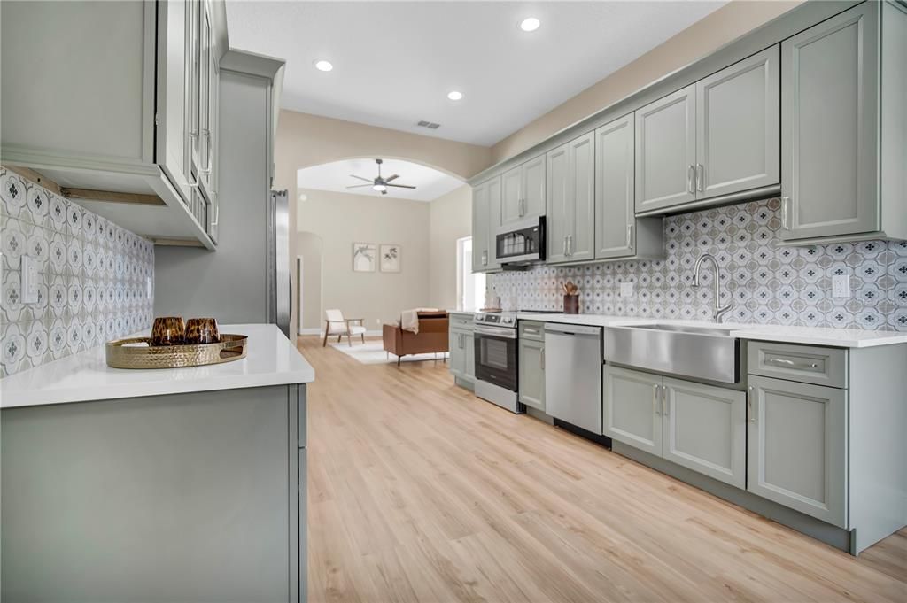 For Sale: $325,000 (2 beds, 2 baths, 1918 Square Feet)