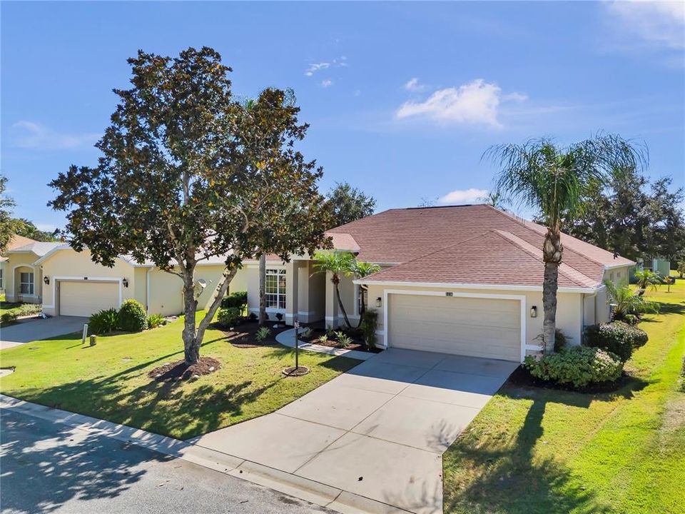 For Sale: $325,000 (2 beds, 2 baths, 1918 Square Feet)