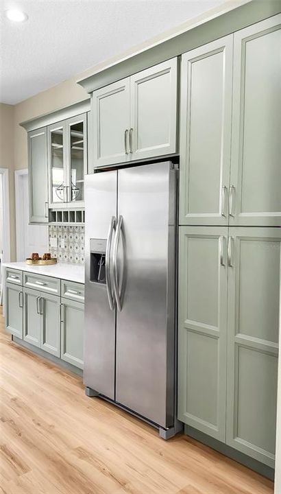 For Sale: $325,000 (2 beds, 2 baths, 1918 Square Feet)