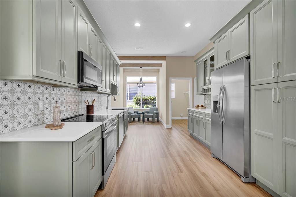 For Sale: $325,000 (2 beds, 2 baths, 1918 Square Feet)