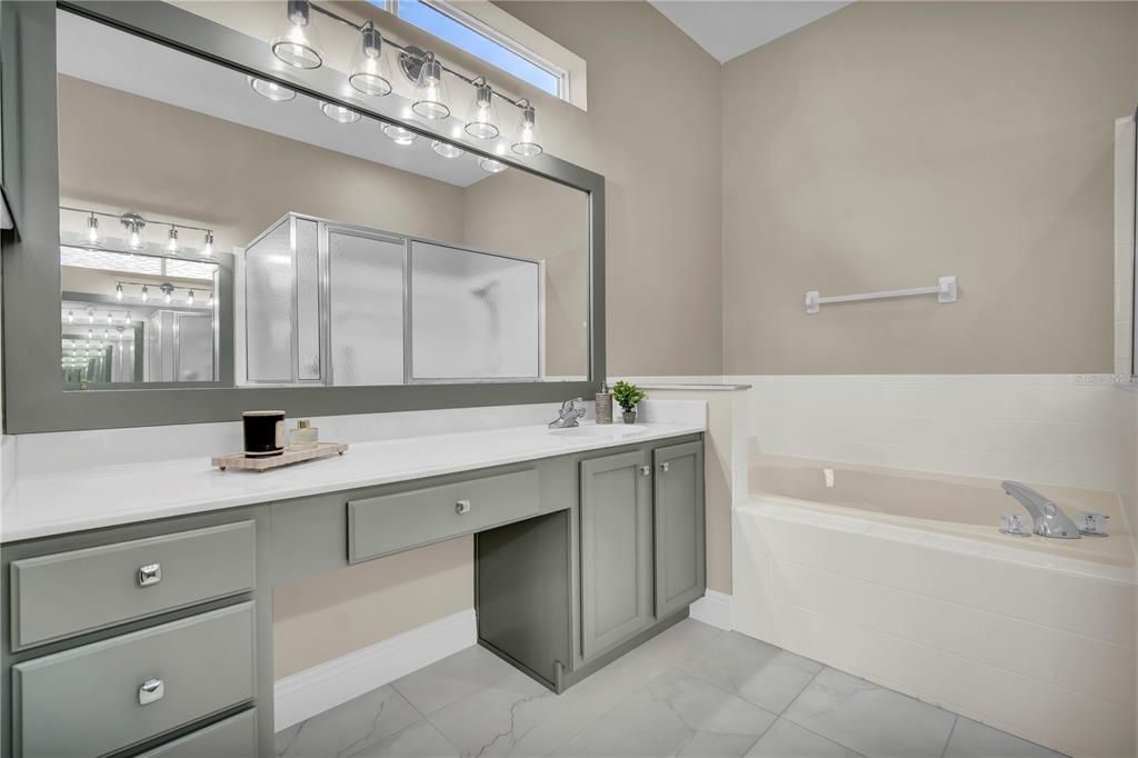 For Sale: $325,000 (2 beds, 2 baths, 1918 Square Feet)