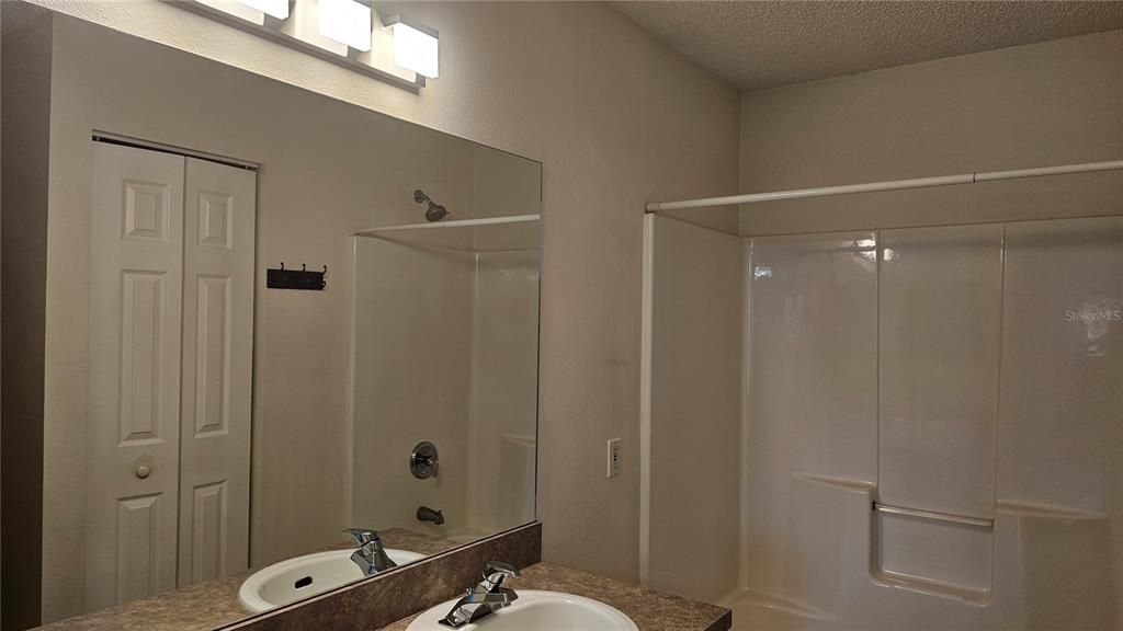 For Rent: $1,800 (3 beds, 2 baths, 1359 Square Feet)