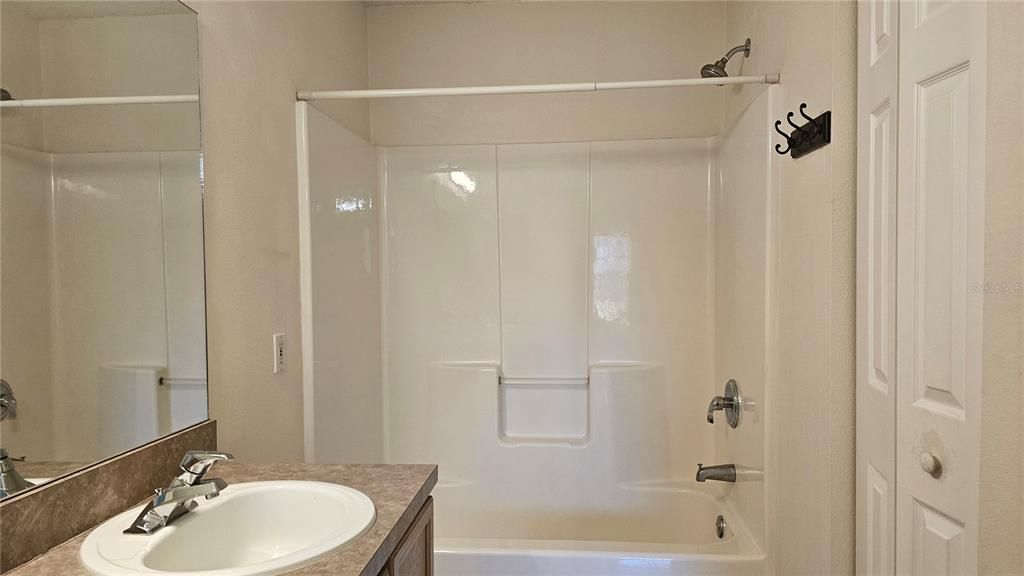 For Rent: $1,800 (3 beds, 2 baths, 1359 Square Feet)