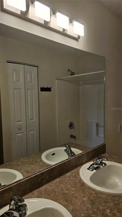 For Rent: $1,800 (3 beds, 2 baths, 1359 Square Feet)