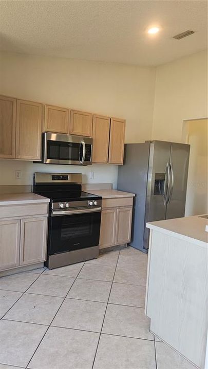 For Rent: $1,800 (3 beds, 2 baths, 1359 Square Feet)