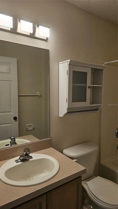 For Rent: $1,800 (3 beds, 2 baths, 1359 Square Feet)