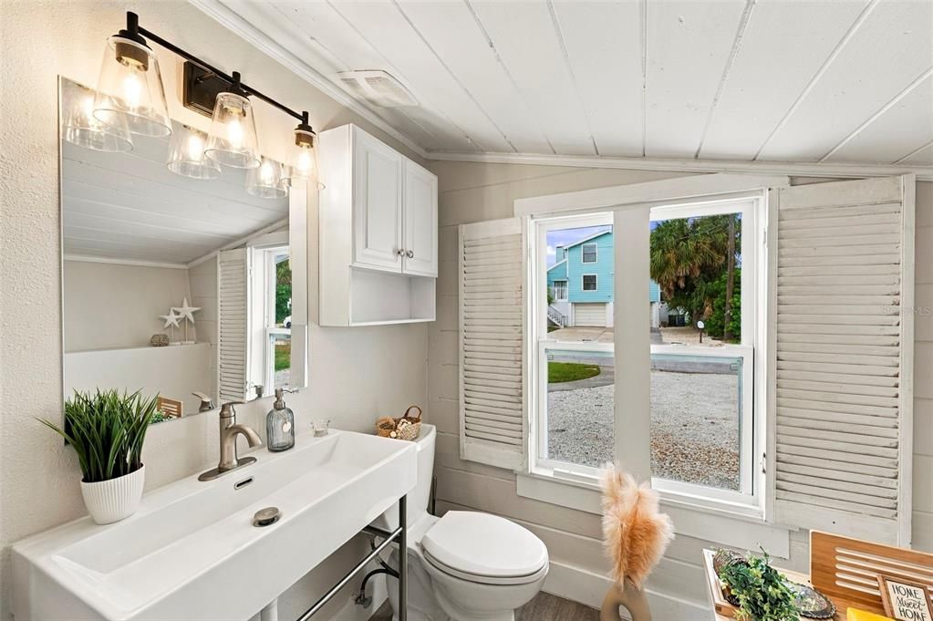 For Sale: $599,900 (3 beds, 2 baths, 1103 Square Feet)