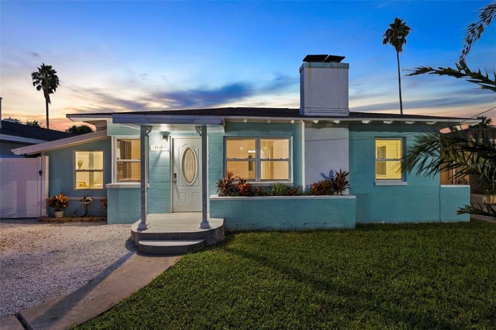 For Sale: $599,900 (3 beds, 2 baths, 1103 Square Feet)