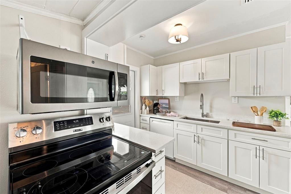 For Sale: $599,900 (3 beds, 2 baths, 1103 Square Feet)