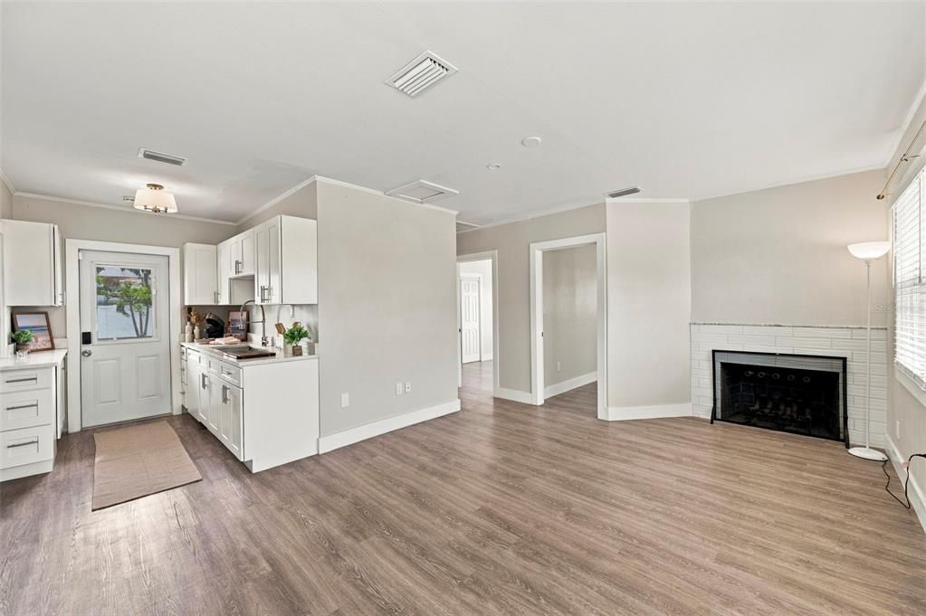 For Sale: $599,900 (3 beds, 2 baths, 1103 Square Feet)