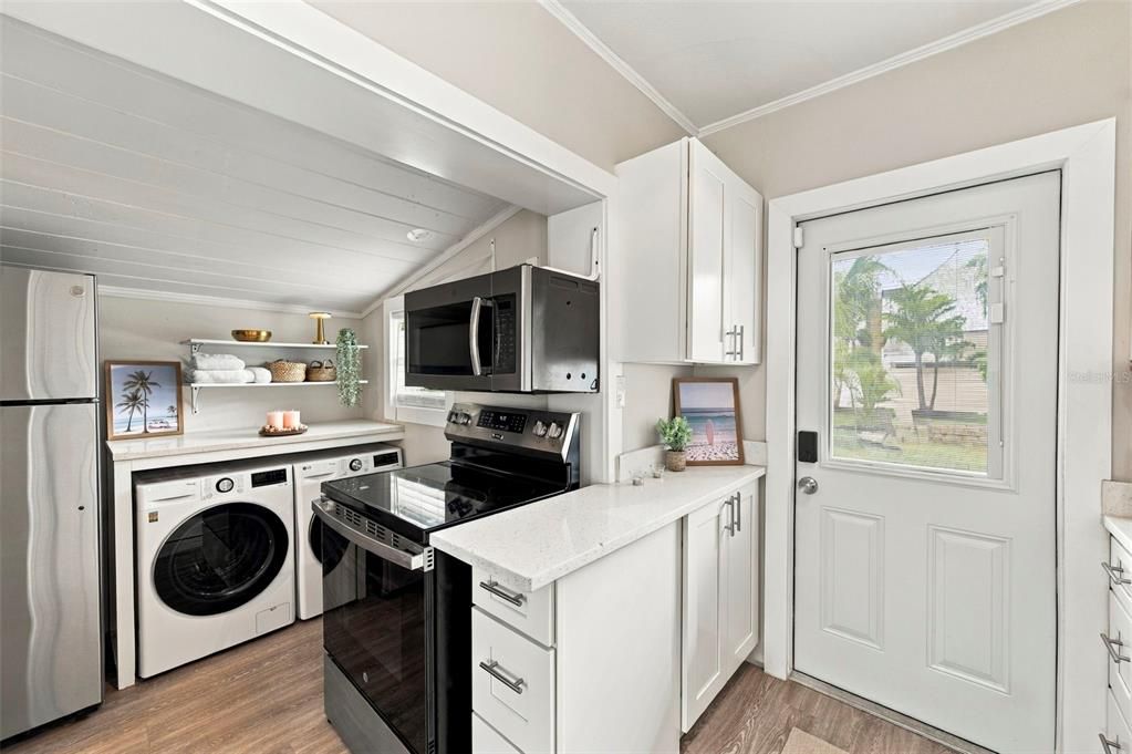 For Sale: $599,900 (3 beds, 2 baths, 1103 Square Feet)