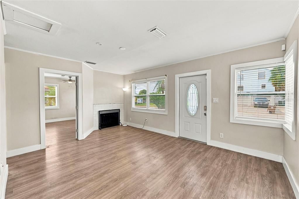 For Sale: $599,900 (3 beds, 2 baths, 1103 Square Feet)