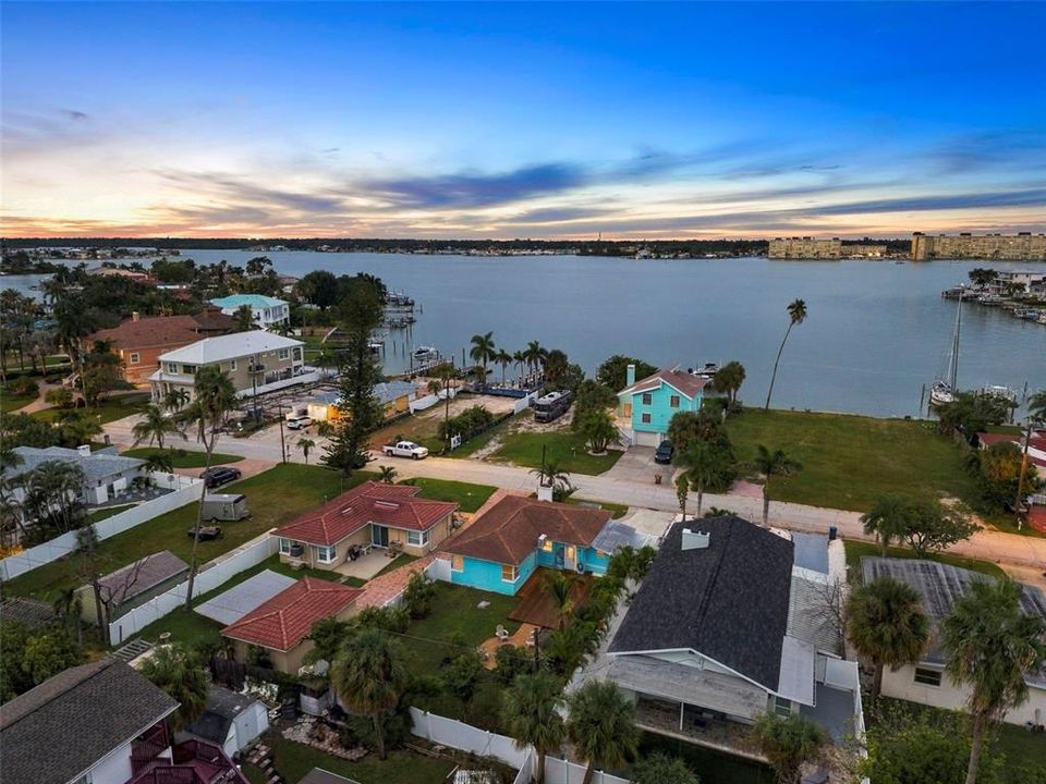 For Sale: $599,900 (3 beds, 2 baths, 1103 Square Feet)