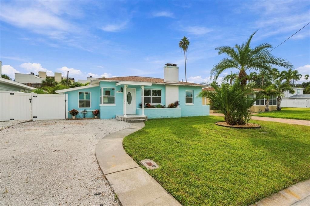 For Sale: $599,900 (3 beds, 2 baths, 1103 Square Feet)