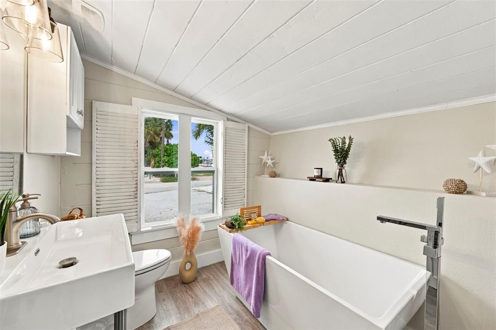 For Sale: $599,900 (3 beds, 2 baths, 1103 Square Feet)