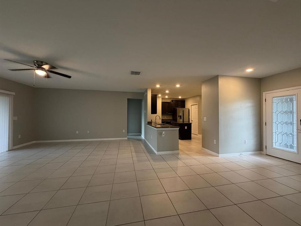 На продажу: $354,995 (4 спален, 2 ванн, 2157 Квадратных фут)