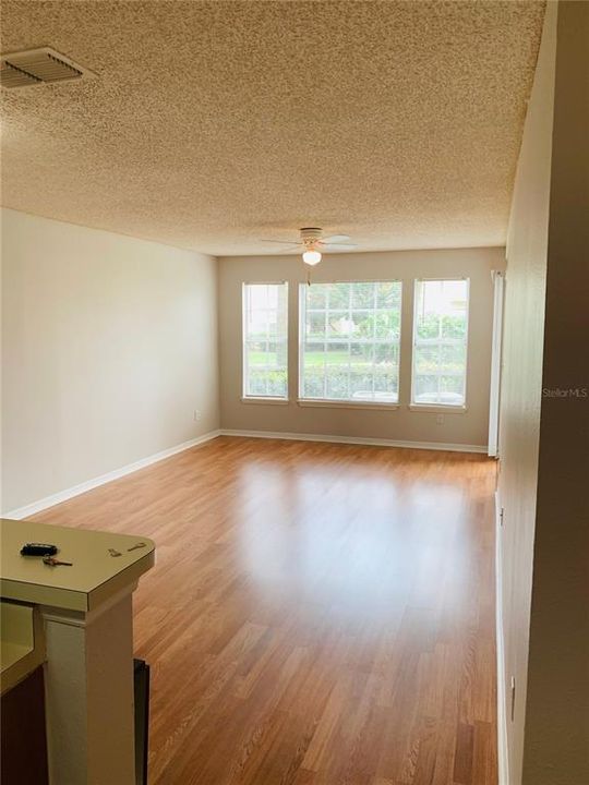 For Rent: $1,125 (1 beds, 1 baths, 627 Square Feet)