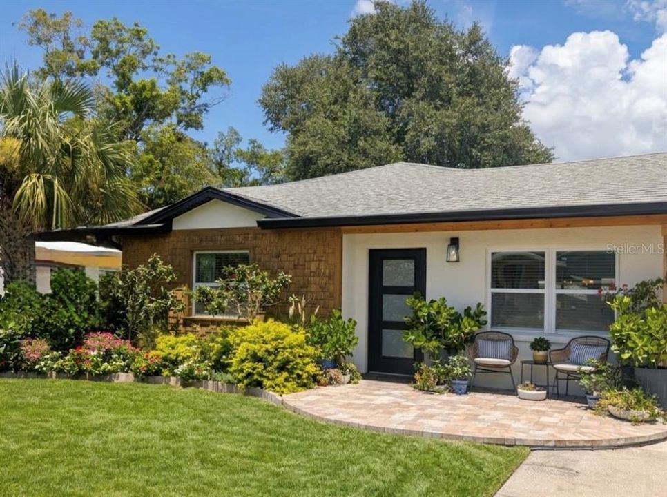 En Venta: $699,900 (4 camas, 2 baños, 1689 Pies cuadrados)
