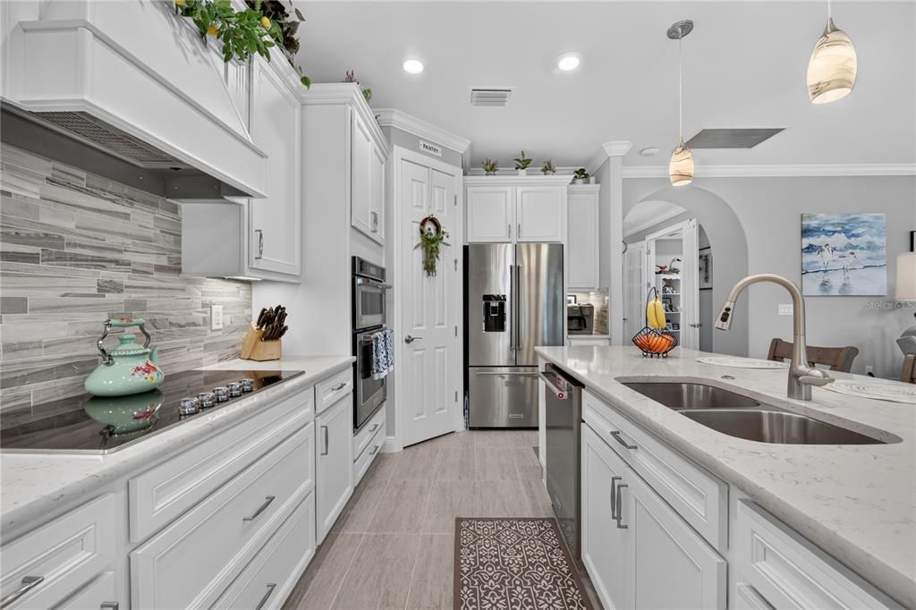 Под контрактом: $445,000 (2 спален, 2 ванн, 1906 Квадратных фут)